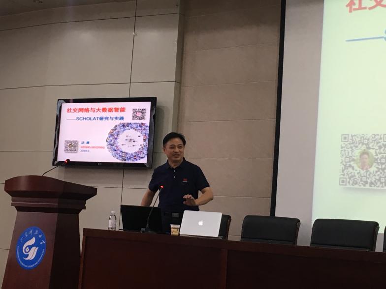 1587120698484014.jpg 汤庸做报告.jpg